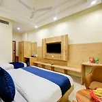 Hotel Guru Preet # Premium Rooms # Family Hotel # New Delhi Railway Station # Customer\'S Favourite Hotel # Near To Tourist Places - India Gate, Jama Masjid , Red Fort, Chandni Chawk, Connaught Place, Karol Bagh