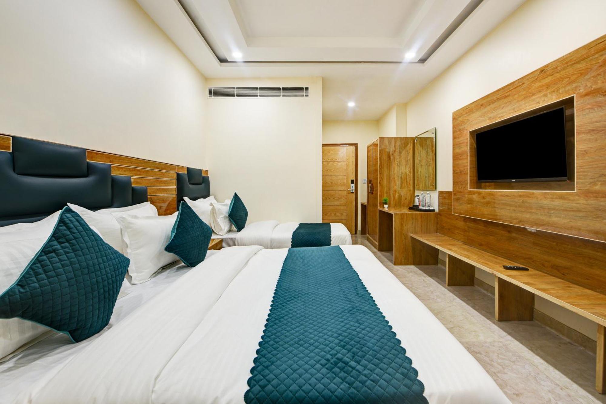 Hotel Guru Preet # Premium Rooms # Family Hotel # New Delhi Railway Station # Customer'S Favourite Hotel # Near To Tourist Places - India Gate, Jama Masjid , Red Fort, Chandni Chawk, Connaught Place, Karol Bagh New Delhi