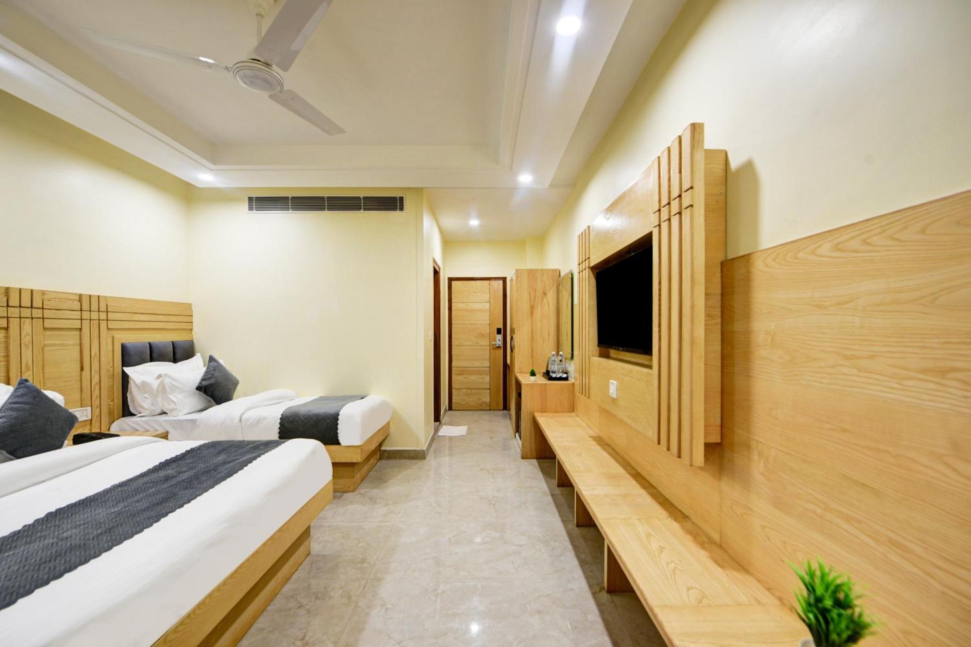 Hotel Guru Preet # Premium Rooms # Family Hotel # New Delhi Railway Station # Customer'S Favourite Hotel # Near To Tourist Places - India Gate, Jama Masjid , Red Fort, Chandni Chawk, Connaught Place, Karol Bagh Hotel