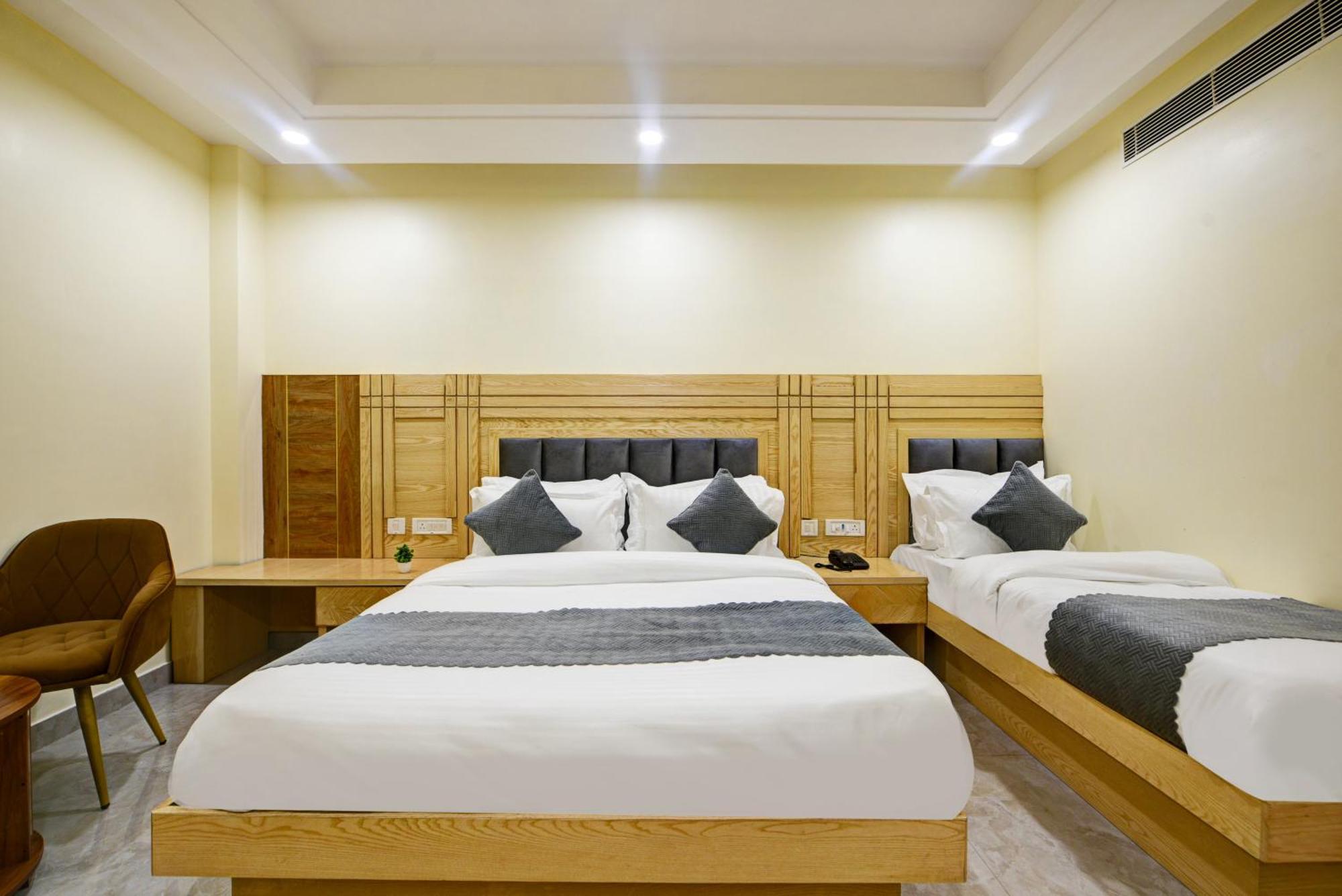 Hotel Guru Preet # Premium Rooms # Family Hotel # New Delhi Railway Station # Customer'S Favourite Hotel # Near To Tourist Places - India Gate, Jama Masjid , Red Fort, Chandni Chawk, Connaught Place, Karol Bagh Hotel