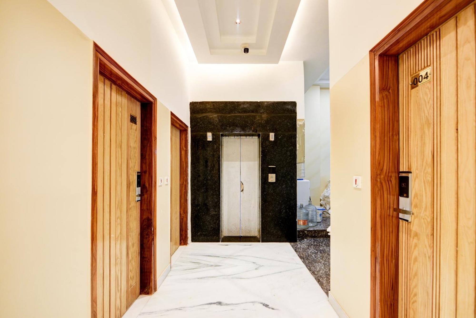 Hotel Guru Preet # Premium Rooms # Family Hotel # New Delhi Railway Station # Customer'S Favourite Hotel # Near To Tourist Places - India Gate, Jama Masjid , Red Fort, Chandni Chawk, Connaught Place, Karol Bagh Hotel 4*