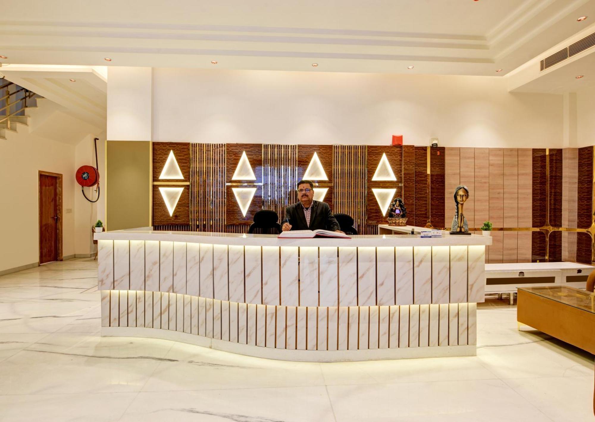 Hotel Hotel Guru Preet # Premium Rooms # Family Hotel # New Delhi Railway Station # Customer'S Favourite Hotel # Near To Tourist Places - India Gate, Jama Masjid , Red Fort, Chandni Chawk, Connaught Place, Karol Bagh