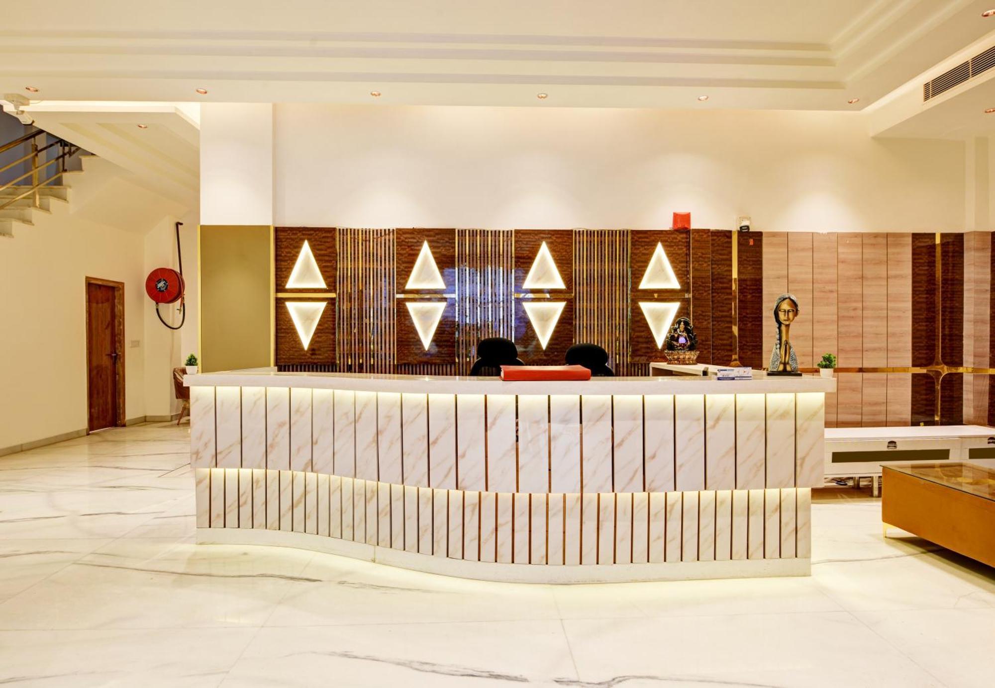 Hotel Guru Preet # Premium Rooms # Family Hotel # New Delhi Railway Station # Customer'S Favourite Hotel # Near To Tourist Places - India Gate, Jama Masjid , Red Fort, Chandni Chawk, Connaught Place, Karol Bagh Hotel New Delhi