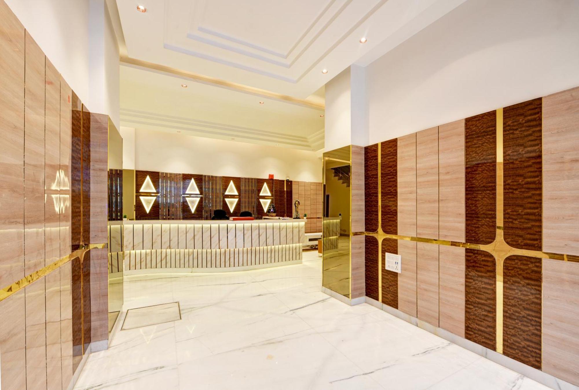 Hotel Guru Preet # Premium Rooms # Family Hotel # New Delhi Railway Station # Customer'S Favourite Hotel # Near To Tourist Places - India Gate, Jama Masjid , Red Fort, Chandni Chawk, Connaught Place, Karol Bagh Hotel 4*