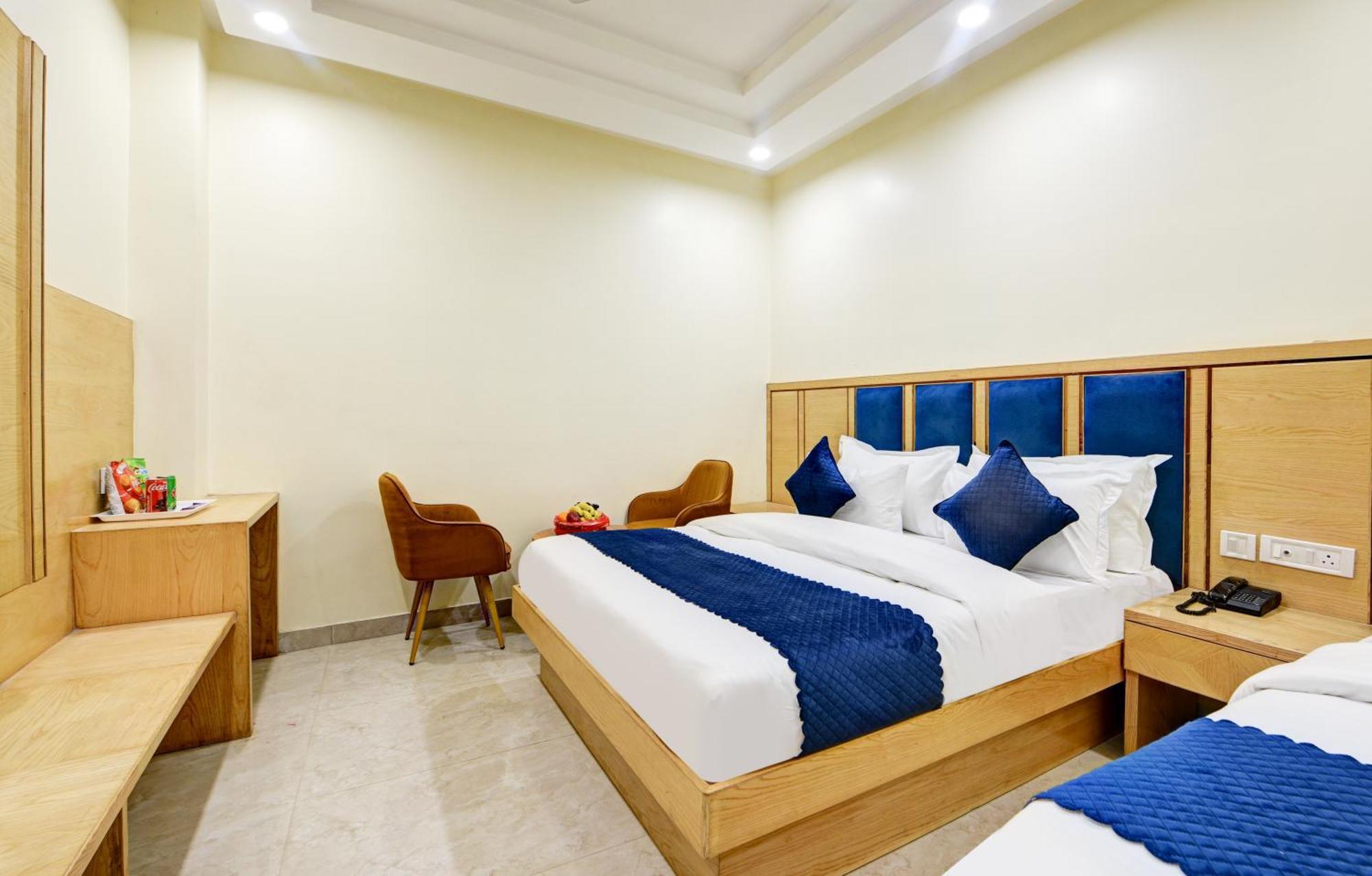 Hotel Hotel Guru Preet # Premium Rooms # Family Hotel # New Delhi Railway Station # Customer'S Favourite Hotel # Near To Tourist Places - India Gate, Jama Masjid , Red Fort, Chandni Chawk, Connaught Place, Karol Bagh New Delhi