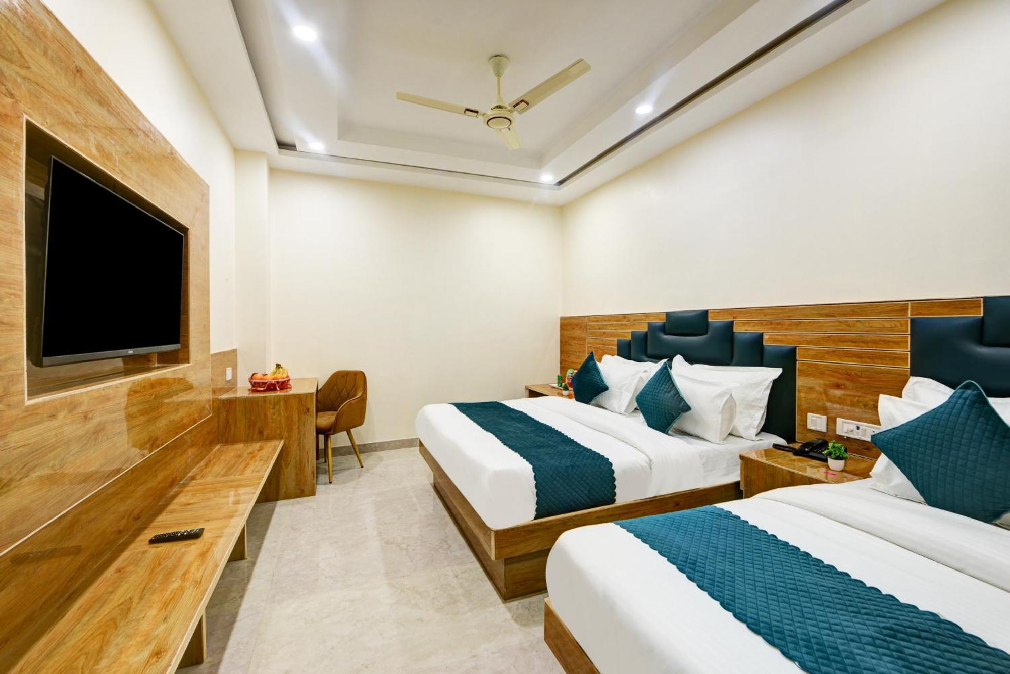 Hotel Guru Preet # Premium Rooms # Family Hotel # New Delhi Railway Station # Customer'S Favourite Hotel # Near To Tourist Places - India Gate, Jama Masjid , Red Fort, Chandni Chawk, Connaught Place, Karol Bagh Hotel