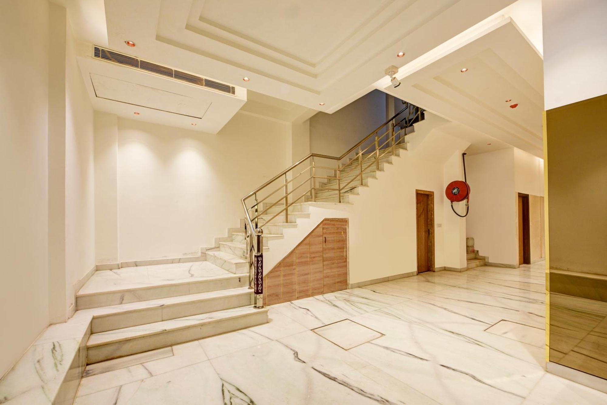 Hotel Hotel Guru Preet # Premium Rooms # Family Hotel # New Delhi Railway Station # Customer'S Favourite Hotel # Near To Tourist Places - India Gate, Jama Masjid , Red Fort, Chandni Chawk, Connaught Place, Karol Bagh
