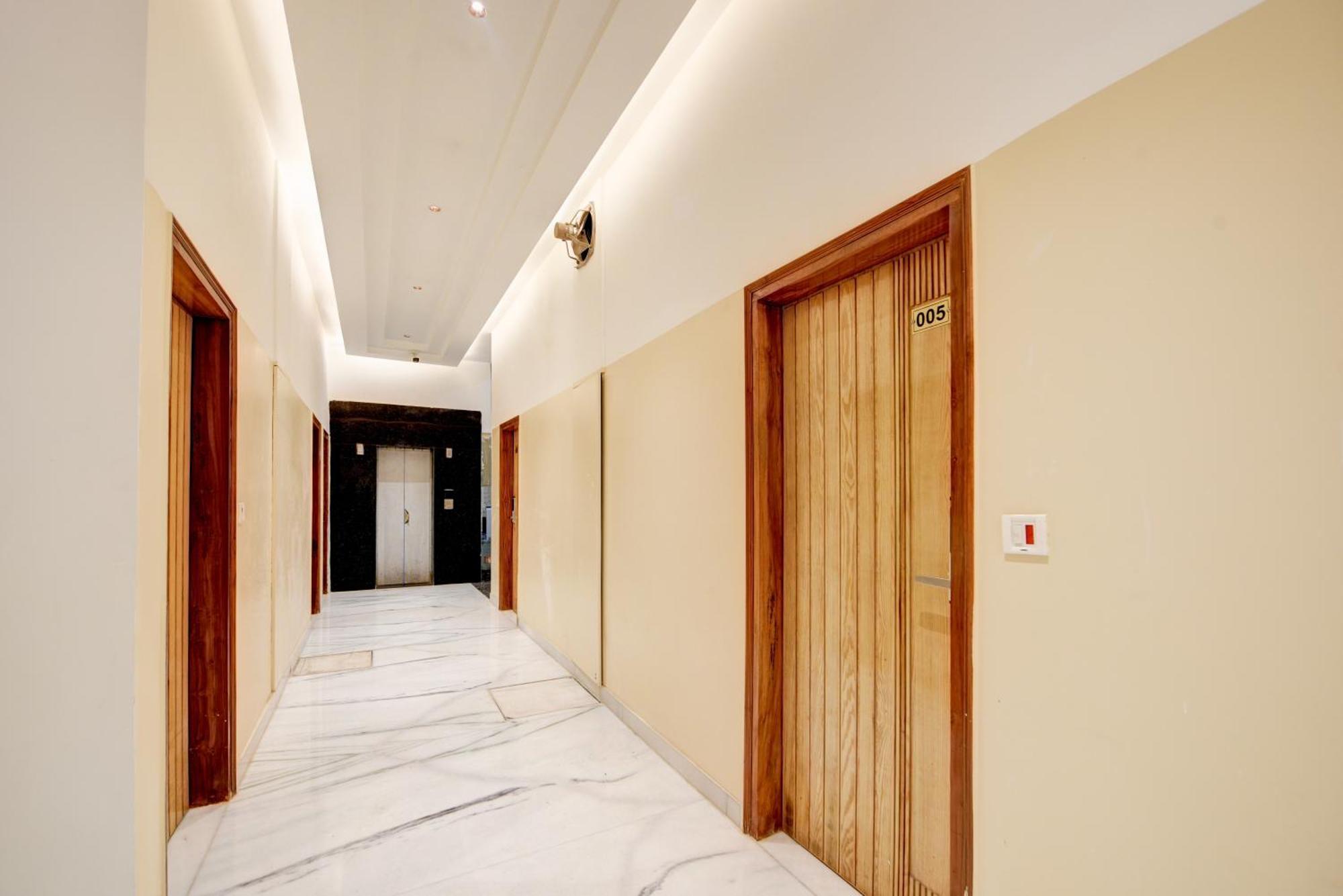 Hotel Guru Preet # Premium Rooms # Family Hotel # New Delhi Railway Station # Customer'S Favourite Hotel # Near To Tourist Places - India Gate, Jama Masjid , Red Fort, Chandni Chawk, Connaught Place, Karol Bagh Hotel New Delhi