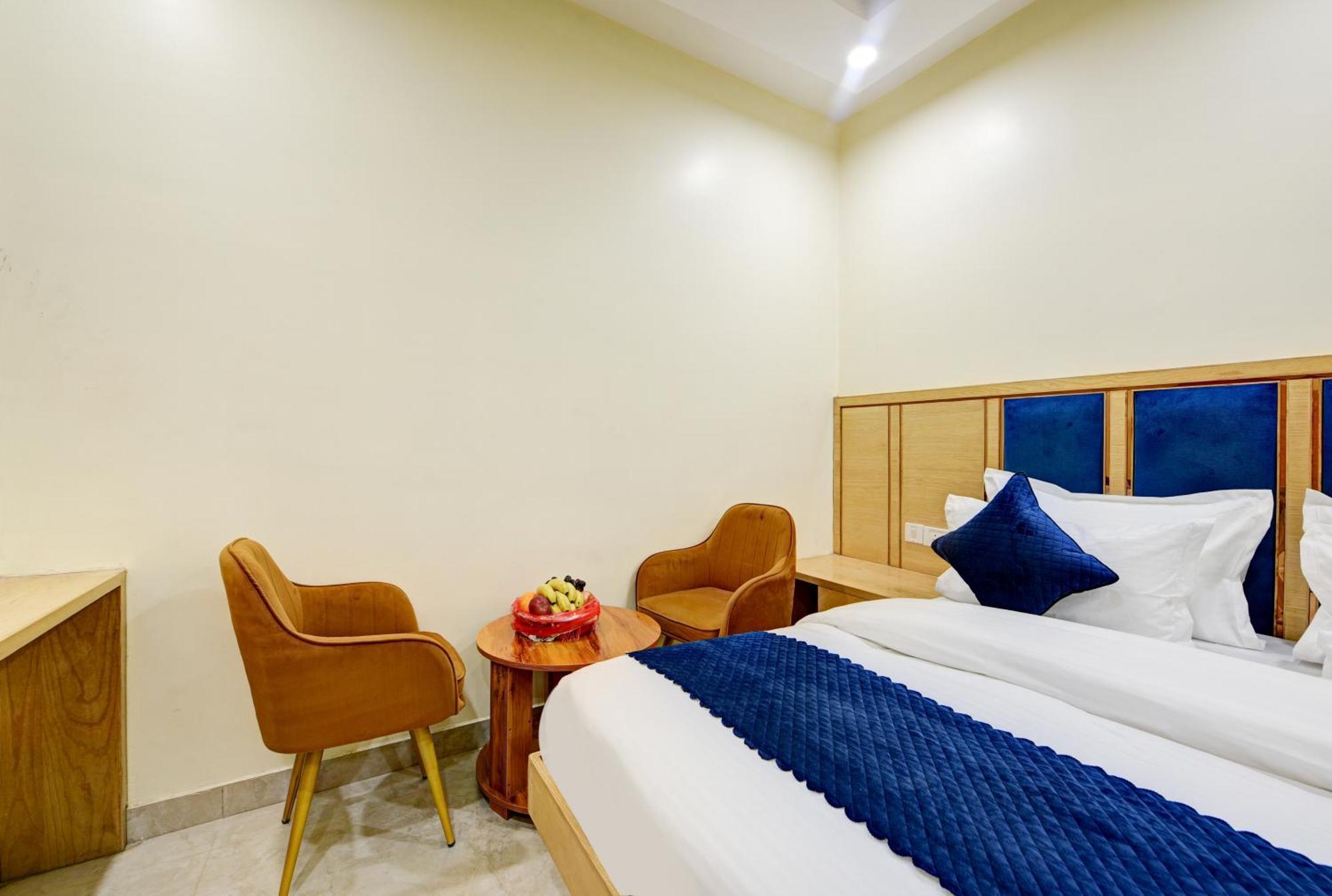 Hotel Guru Preet # Premium Rooms # Family Hotel # New Delhi Railway Station # Customer'S Favourite Hotel # Near To Tourist Places - India Gate, Jama Masjid , Red Fort, Chandni Chawk, Connaught Place, Karol Bagh New Delhi