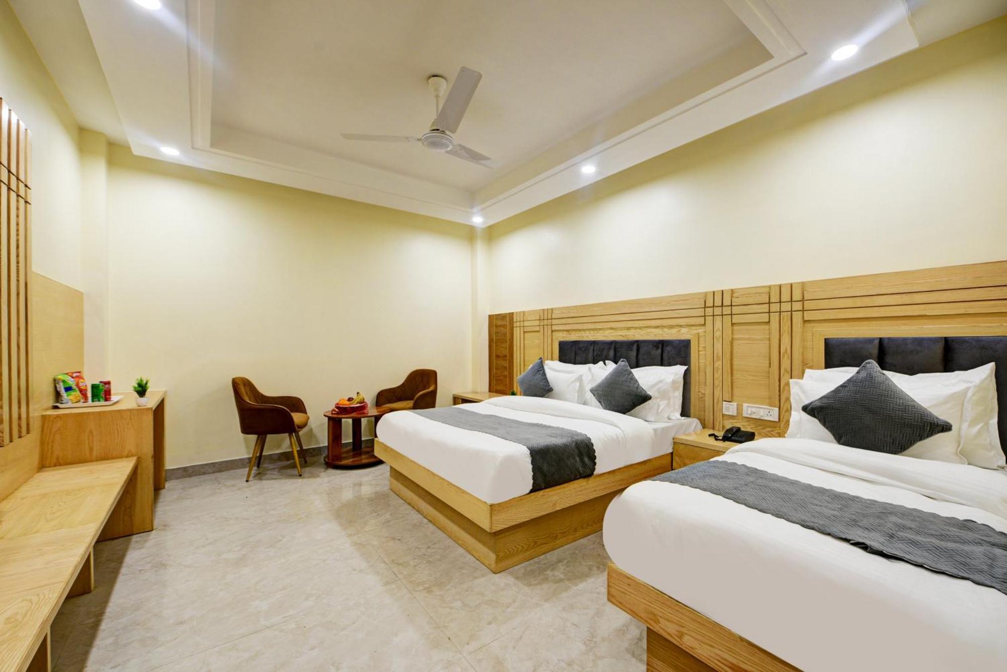 Hotel Hotel Guru Preet # Premium Rooms # Family Hotel # New Delhi Railway Station # Customer'S Favourite Hotel # Near To Tourist Places - India Gate, Jama Masjid , Red Fort, Chandni Chawk, Connaught Place, Karol Bagh