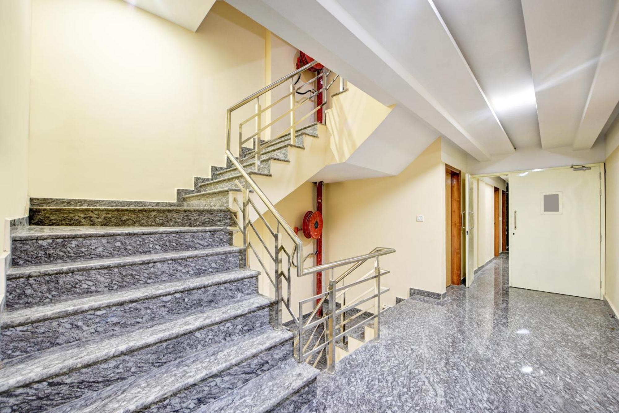 Hotel Hotel Guru Preet # Premium Rooms # Family Hotel # New Delhi Railway Station # Customer'S Favourite Hotel # Near To Tourist Places - India Gate, Jama Masjid , Red Fort, Chandni Chawk, Connaught Place, Karol Bagh 4*