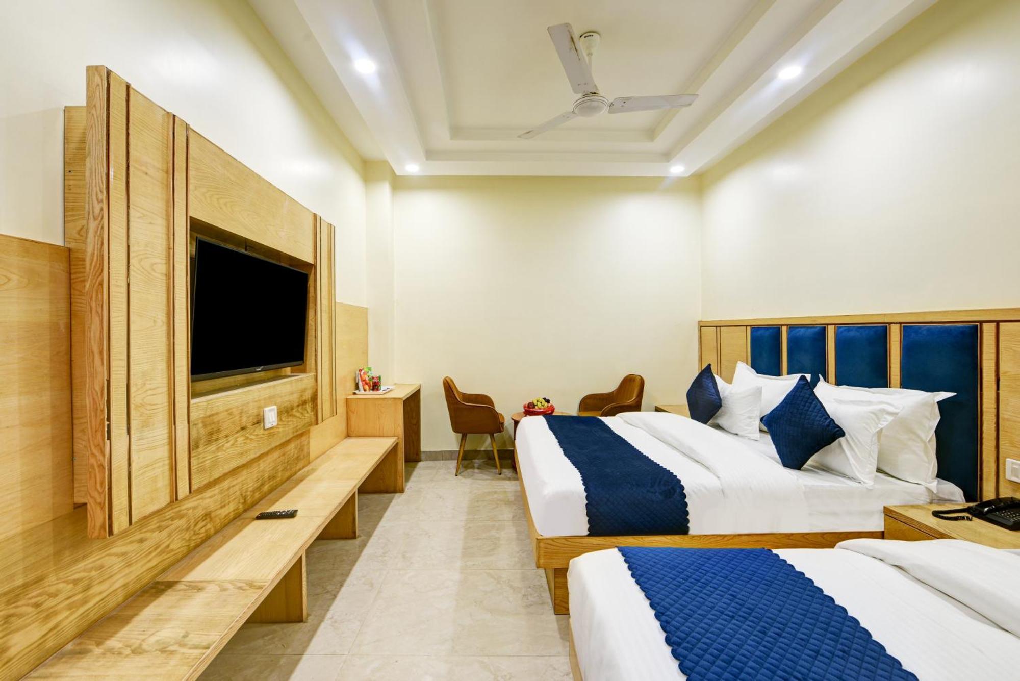 Hotel Guru Preet # Premium Rooms # Family Hotel # New Delhi Railway Station # Customer'S Favourite Hotel # Near To Tourist Places - India Gate, Jama Masjid , Red Fort, Chandni Chawk, Connaught Place, Karol Bagh
