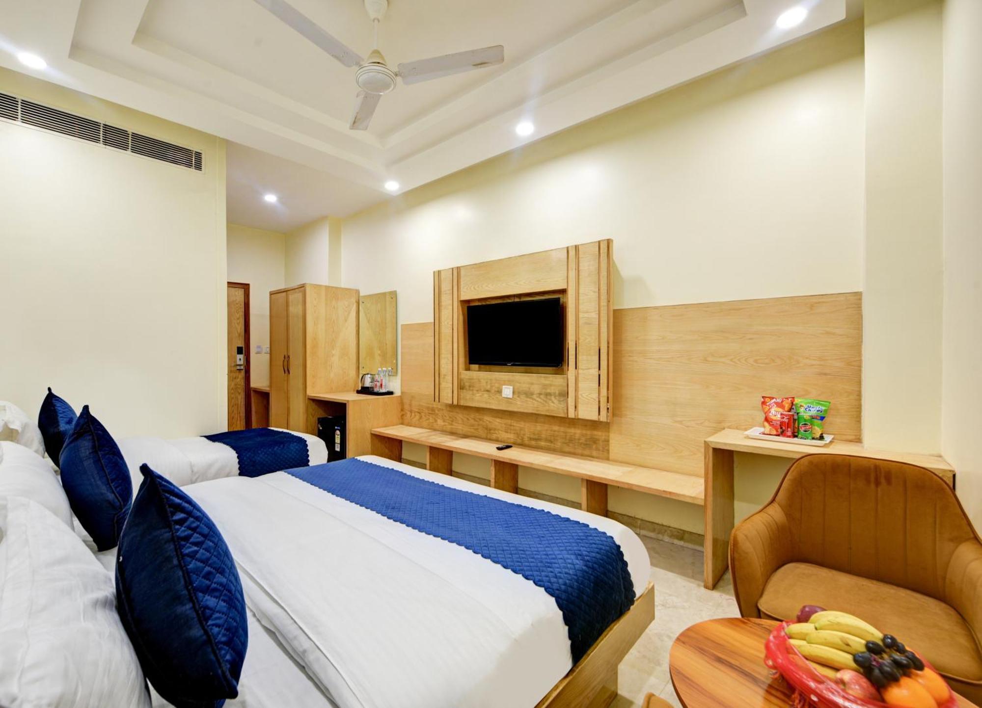 Hotel Hotel Guru Preet # Premium Rooms # Family Hotel # New Delhi Railway Station # Customer'S Favourite Hotel # Near To Tourist Places - India Gate, Jama Masjid , Red Fort, Chandni Chawk, Connaught Place, Karol Bagh
