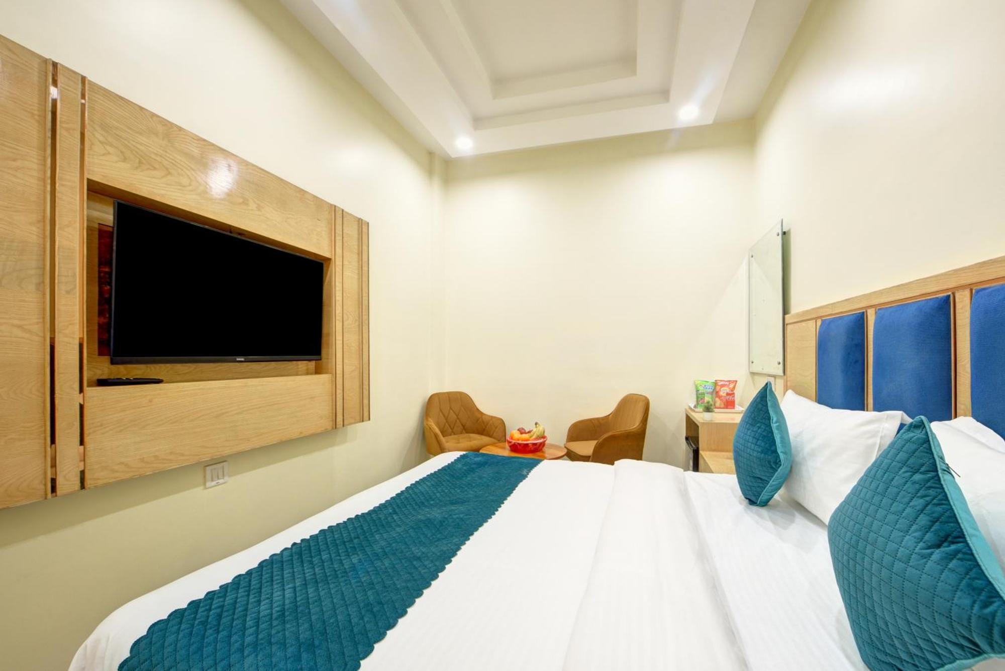 Hotel Guru Preet # Premium Rooms # Family Hotel # New Delhi Railway Station # Customer'S Favourite Hotel # Near To Tourist Places - India Gate, Jama Masjid , Red Fort, Chandni Chawk, Connaught Place, Karol Bagh Hotel New Delhi