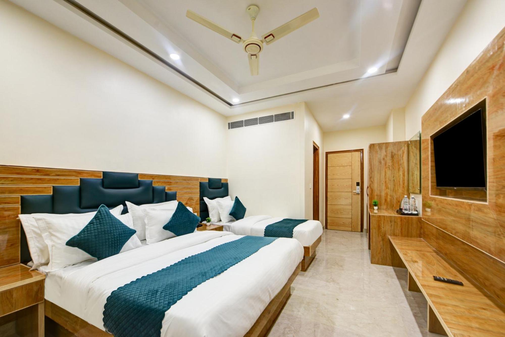 Hotel Guru Preet # Premium Rooms # Family Hotel # New Delhi Railway Station # Customer'S Favourite Hotel # Near To Tourist Places - India Gate, Jama Masjid , Red Fort, Chandni Chawk, Connaught Place, Karol Bagh
