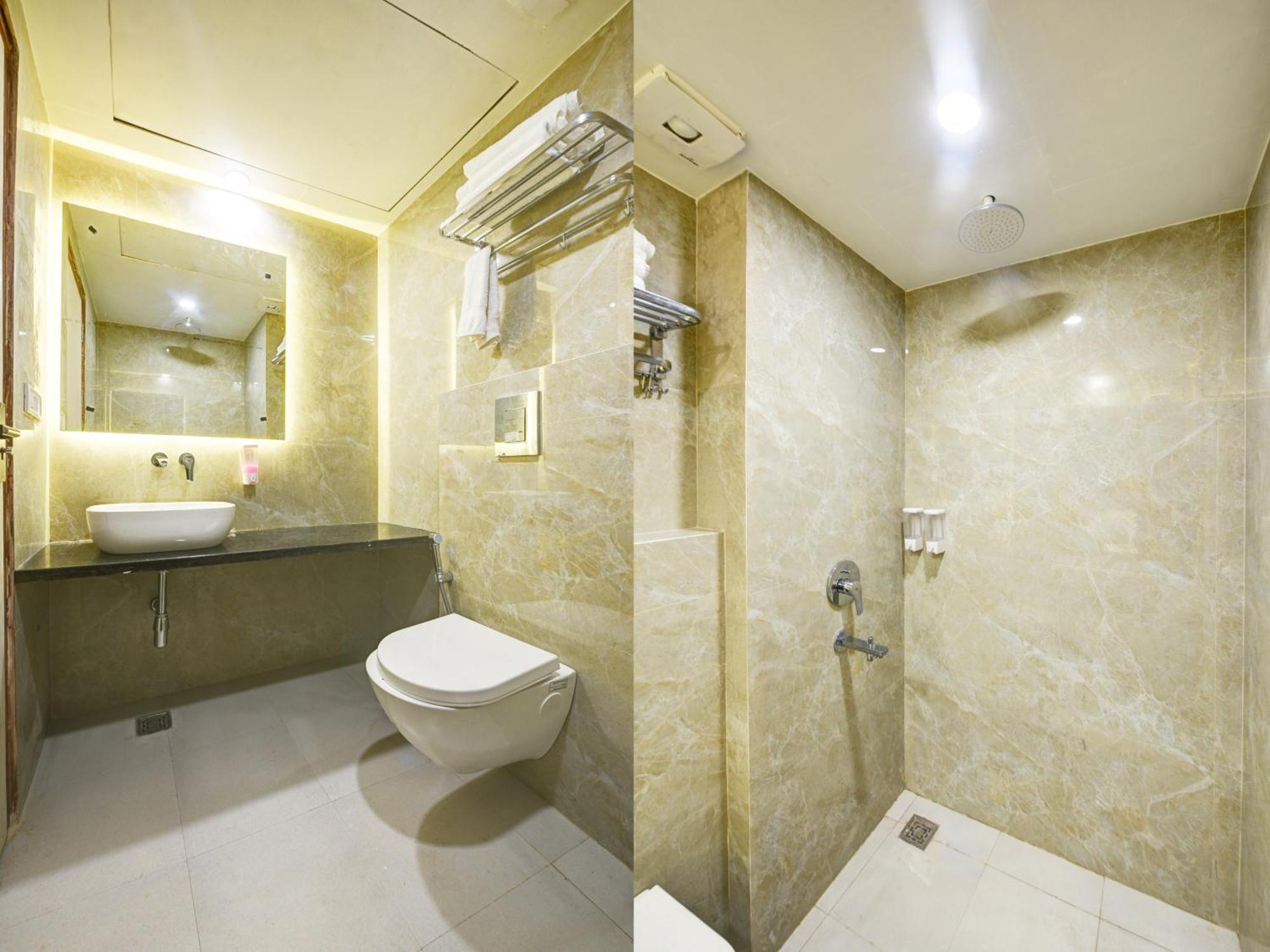 Hotel Hotel Guru Preet # Premium Rooms # Family Hotel # New Delhi Railway Station # Customer'S Favourite Hotel # Near To Tourist Places - India Gate, Jama Masjid , Red Fort, Chandni Chawk, Connaught Place, Karol Bagh New Delhi