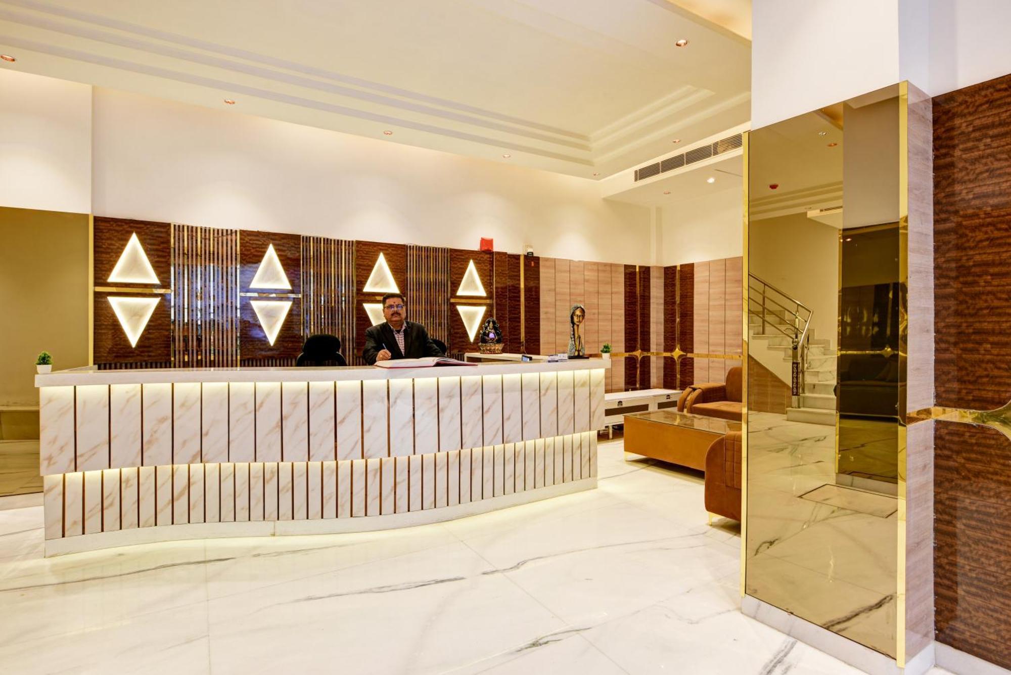 Hotel Guru Preet # Premium Rooms # Family Hotel # New Delhi Railway Station # Customer'S Favourite Hotel # Near To Tourist Places - India Gate, Jama Masjid , Red Fort, Chandni Chawk, Connaught Place, Karol Bagh Hotel New Delhi