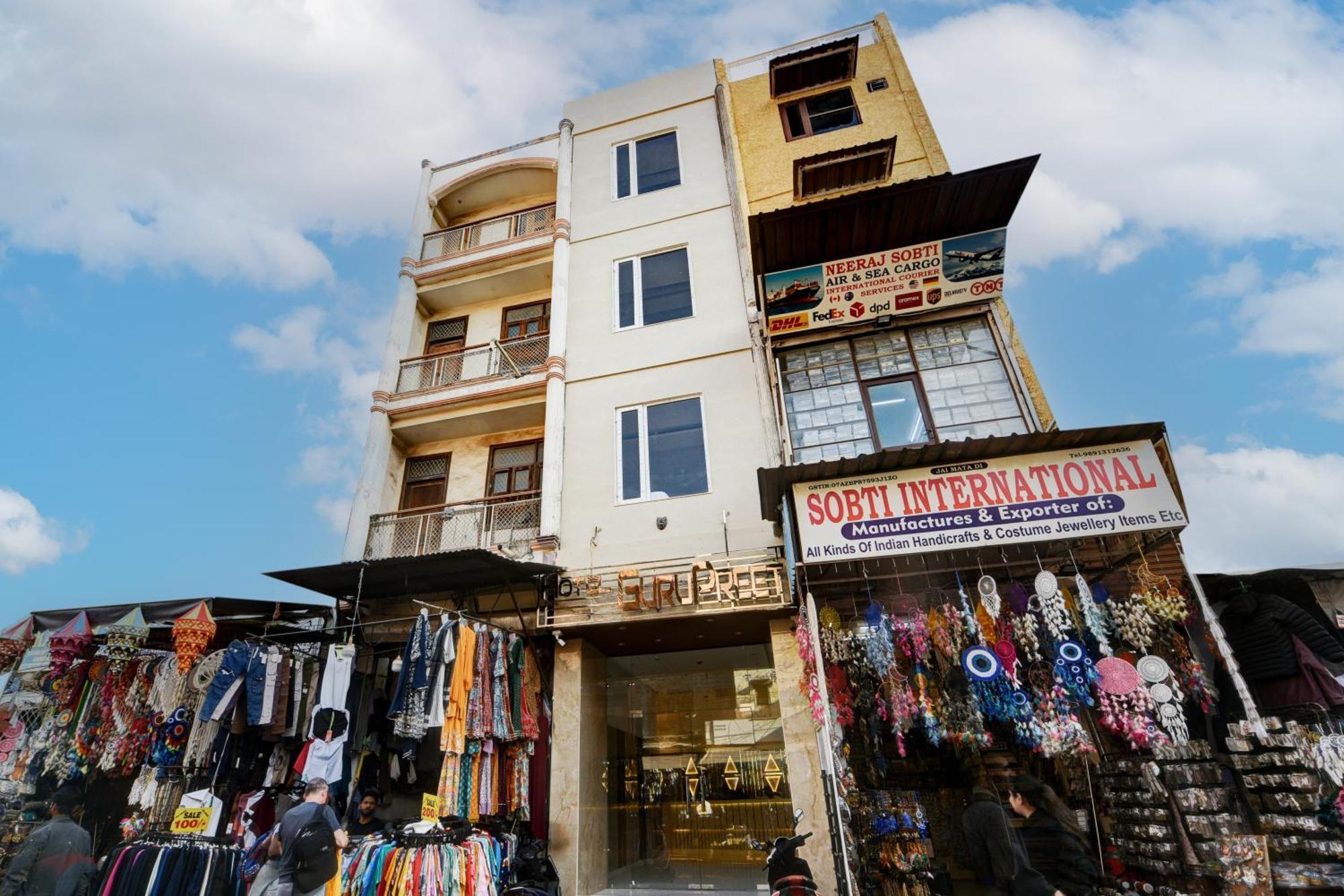 Hotel Hotel Guru Preet # Premium Rooms # Family Hotel # New Delhi Railway Station # Customer'S Favourite Hotel # Near To Tourist Places - India Gate, Jama Masjid , Red Fort, Chandni Chawk, Connaught Place, Karol Bagh New Delhi