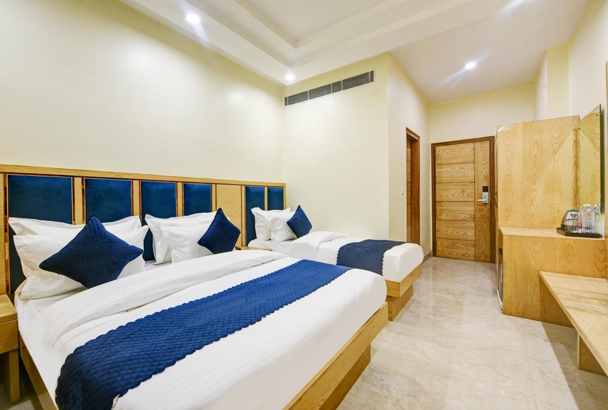 Hotel Guru Preet # Premium Rooms # Family Hotel # New Delhi Railway Station # Customer'S Favourite Hotel # Near To Tourist Places - India Gate, Jama Masjid , Red Fort, Chandni Chawk, Connaught Place, Karol Bagh Hotel